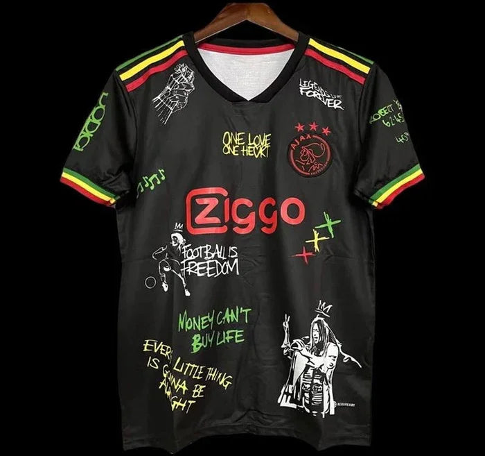 Maglia Ajax stagione 2022-2023 edizione spéciale One Love